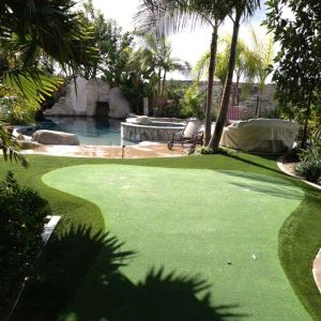 Κάνοντας πράσινο χορτοτάπητα